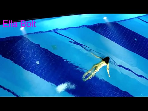 ❤️ 나는 보는 것을 멈출 수 없다, 젊은 금발이 ELLA BOLT 리조트 수영장에서 누드로 수영하다 적발 ☑ 아름다운 포르노 포르노에서 ko.basseyn-vsem.ru ❌